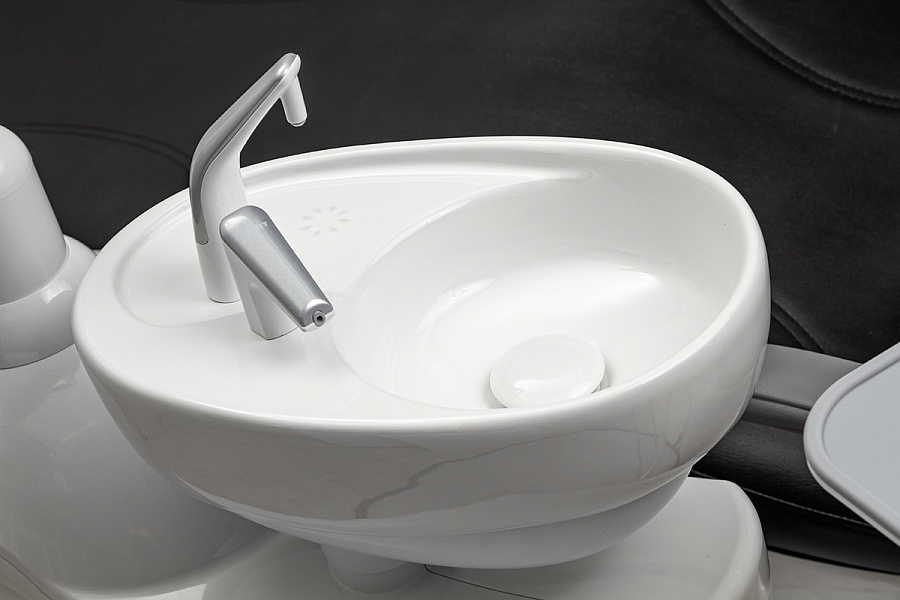 Стоматологическая установка Safety M2 с подкатным блоком с 24-диодным светильником - Фото 16